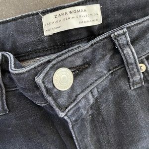 Zara Women’s raw-edged cuff Denim size 2